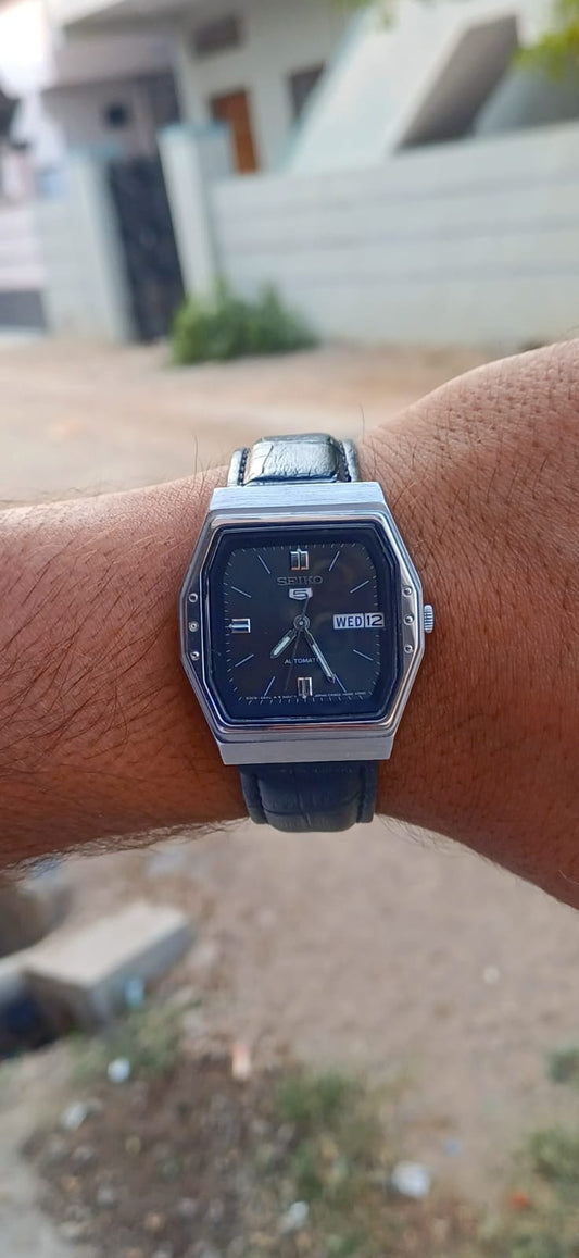 Seiko 5 Automatic Day-Date – Vintage Square Dial
