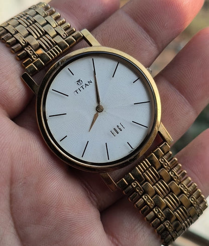 Premium Titan Edge Quartz | Sapphire Crystal | Gold Tone | 37mm | All Original