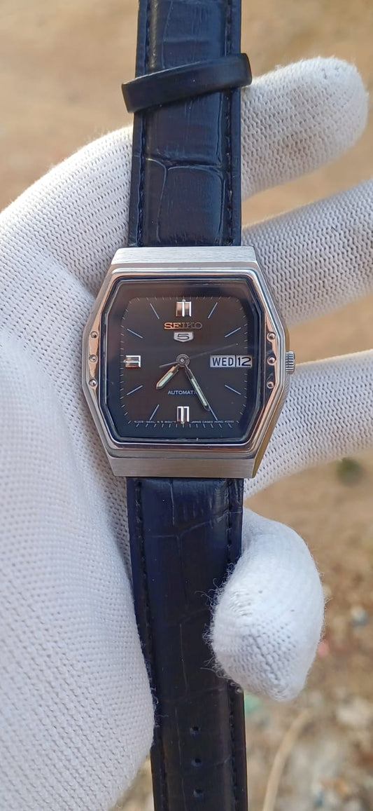 Seiko 5 Automatic Day-Date – Vintage Square Dial